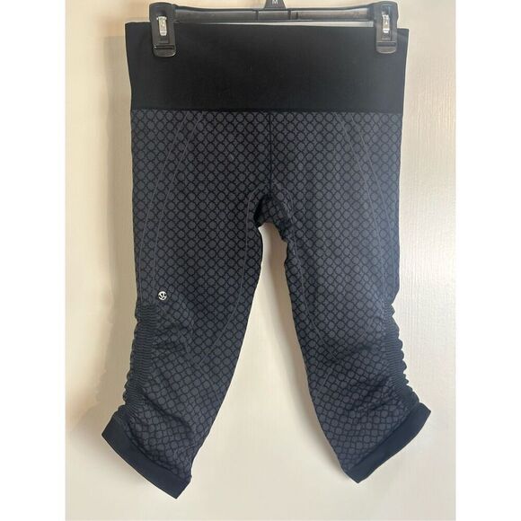 Lululemon EUC size 6 In the Flow Crop II Seamless Ruched Leggings - black gray - Picture 4 of 8